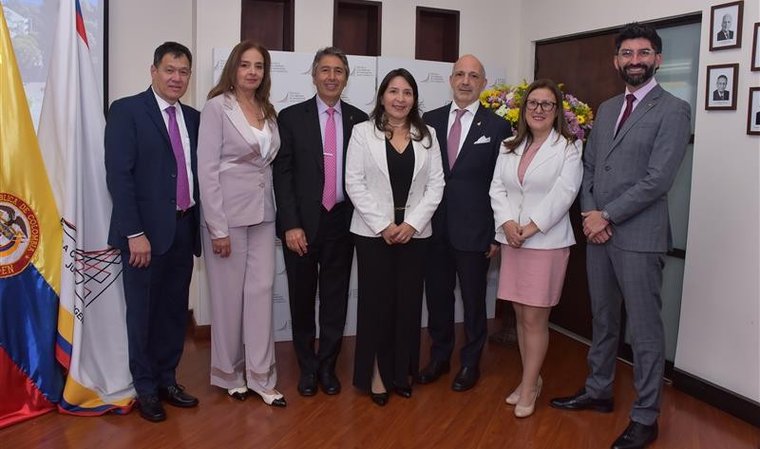 CLAUSTRO 2025-2033