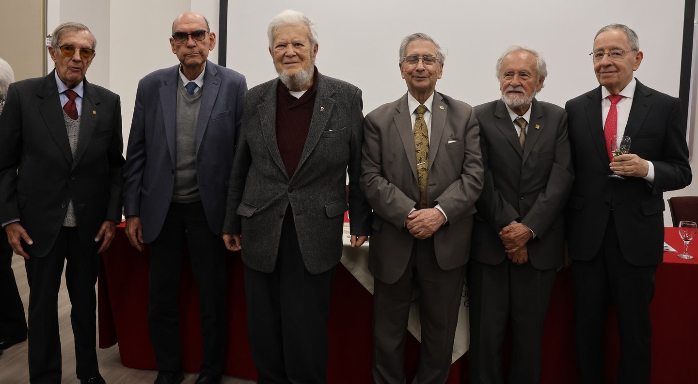 HOMENAJE A FUNDADORES