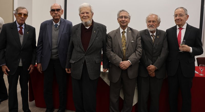 HOMENAJE A FUNDADORES