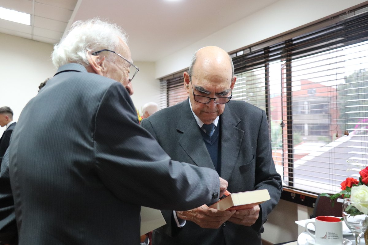 Profesor Emérito y Doctorado Honoris (39) EDuardo sarmiento y manuel garcía