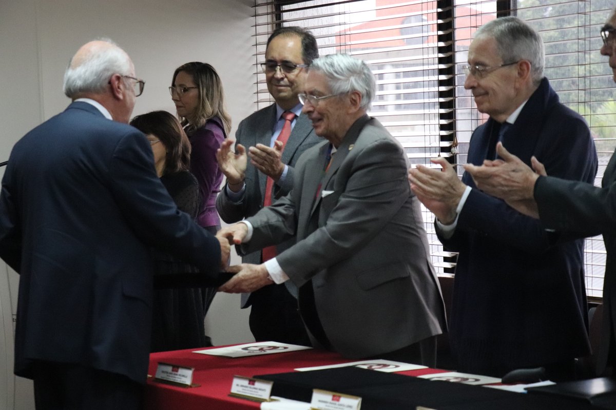 Profesor Emérito y Doctorado Honoris (7)