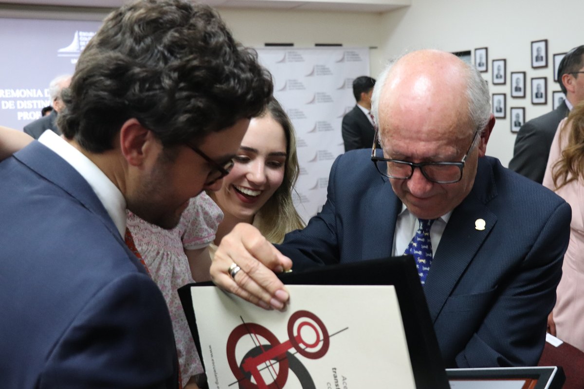 Profesor Emérito y Doctorado Honoris (25)