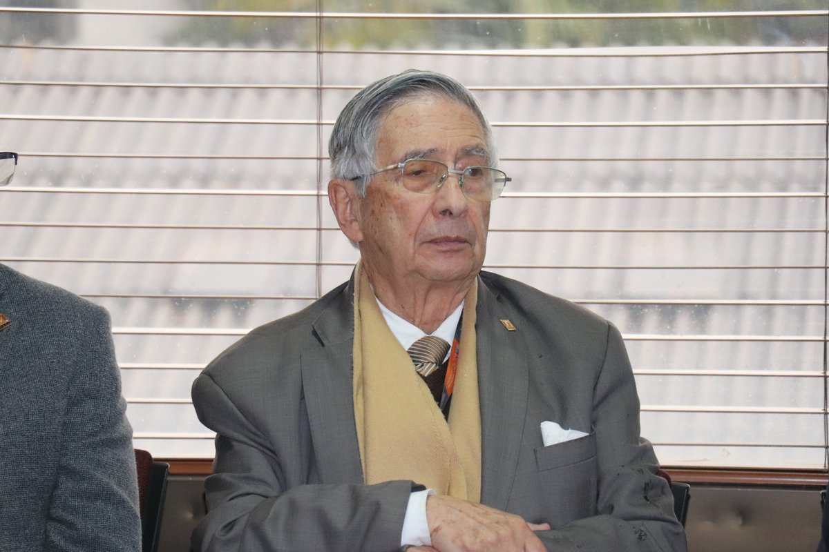Profesor Emérito y Doctorado Honoris (1) Jairo Uribe