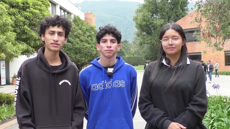 Thumbnail 4 Estudiantes