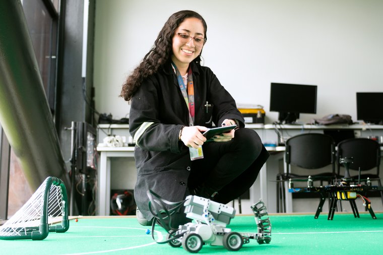 robot mujer julio garavito