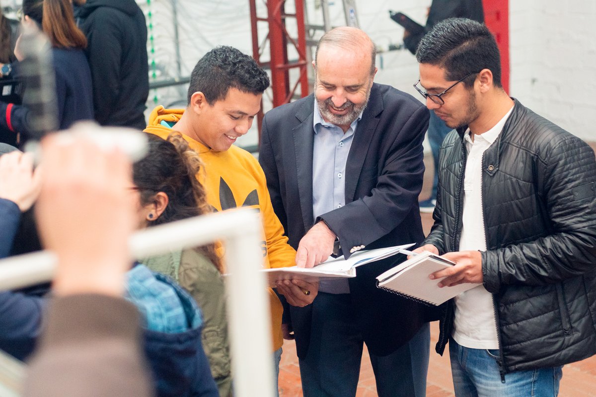 Ingenieria en clase conversacion - Julio Garavito.jpg