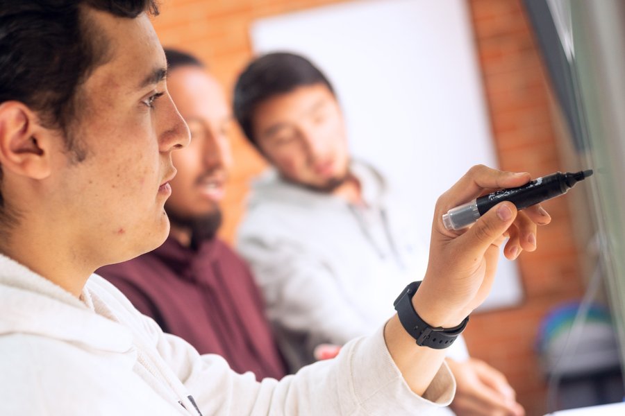 estudiante gerencia operaciones