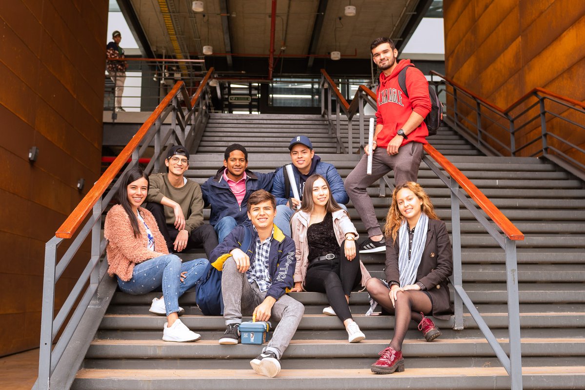Estudiantes Escuela Colombiana de Ingeniería Julio Garavito