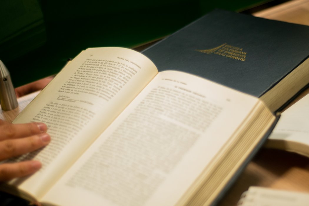 Cover de estudio de libro  - Escuela Ingenieria Julio Garavito.jpg