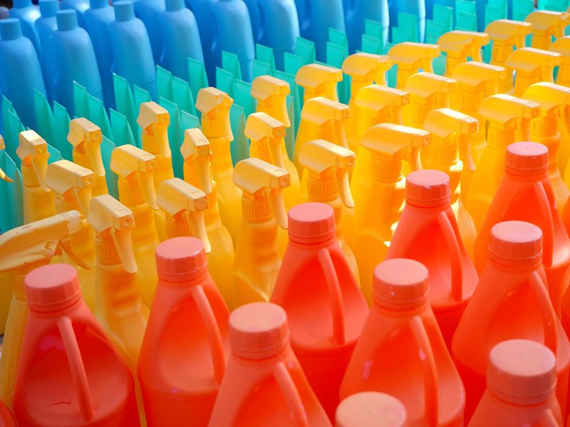 economia en los plasticos.jpg