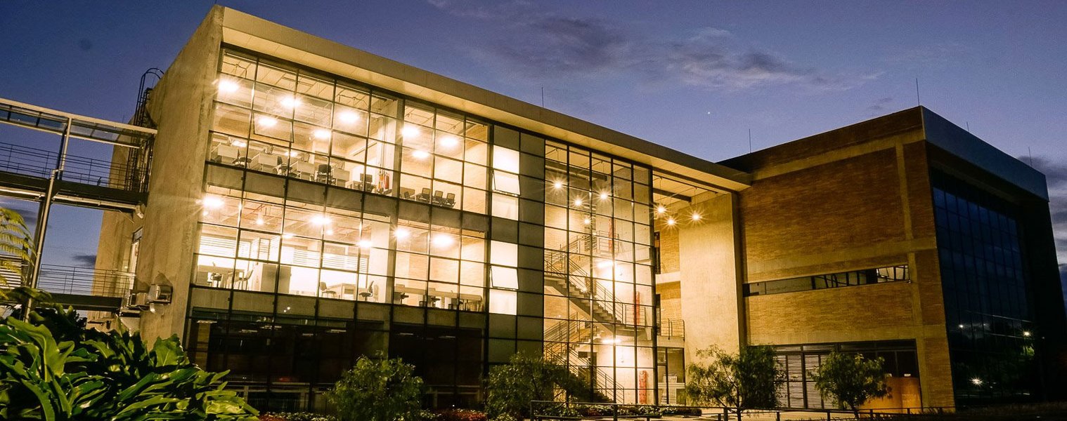 edificio-h-nocturna.jpg