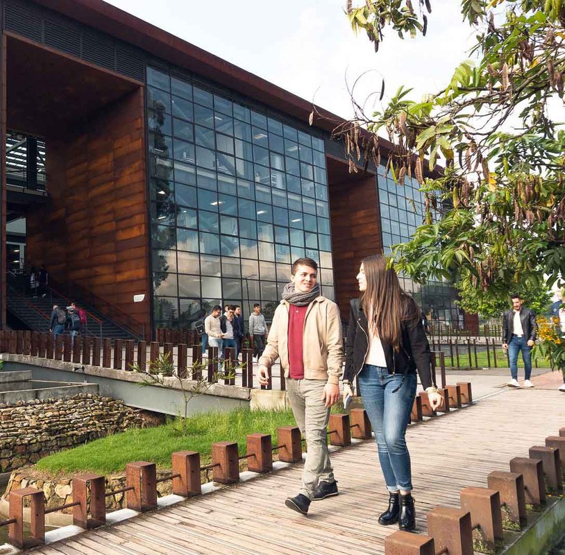 estudiantes-de-la-escuelaing.jpg
