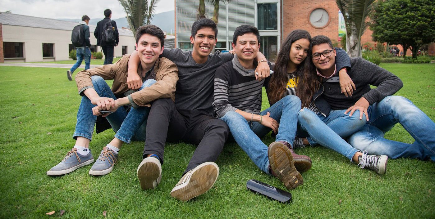estudiantes-en-el-campus.jpg