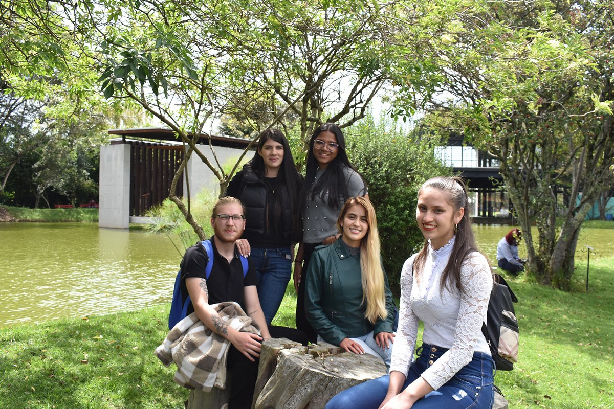 Estudiantes Escuela Colombiana de Ingeniería Julio Garavito