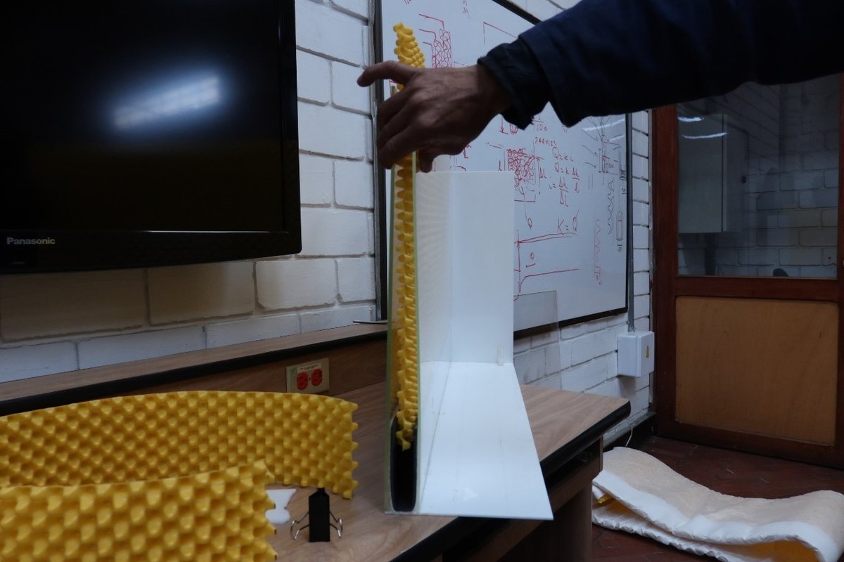 Filtro construido con placas tipo alveodrén