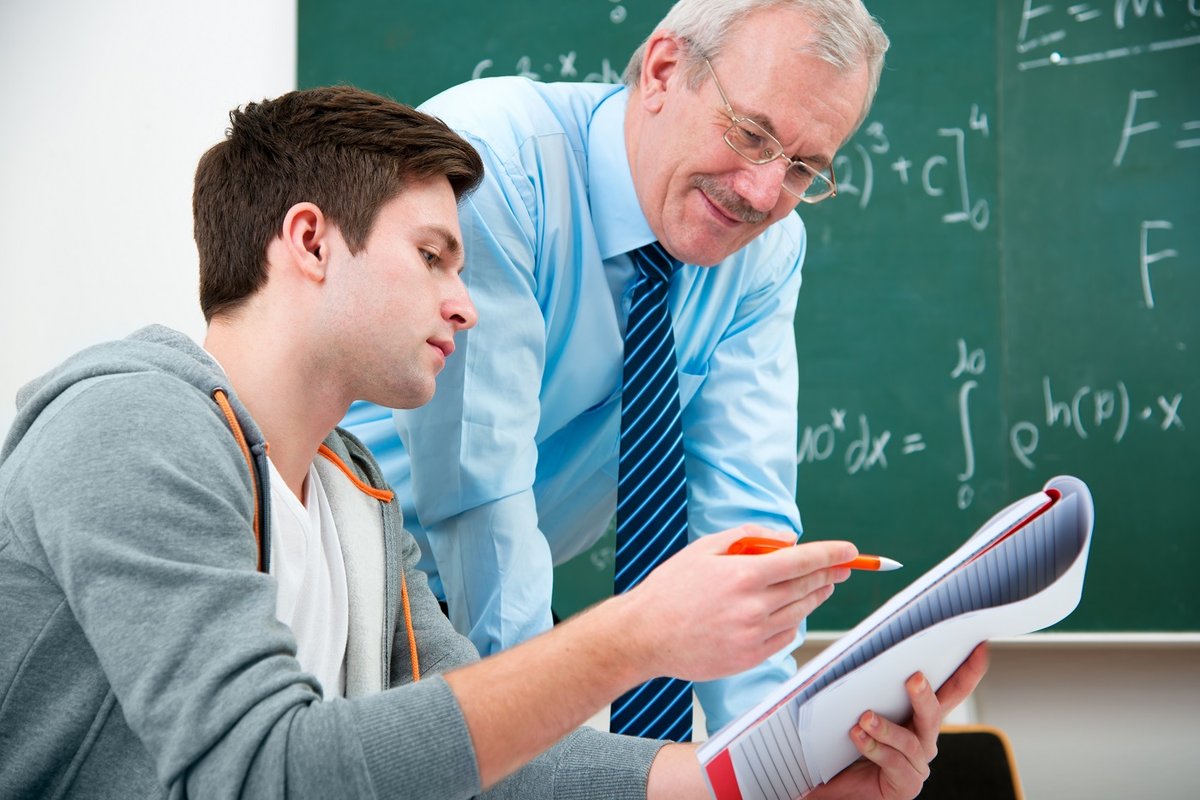 profe enseñando.jpg