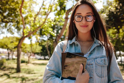 shutterstock_1365205133_estudiante.png