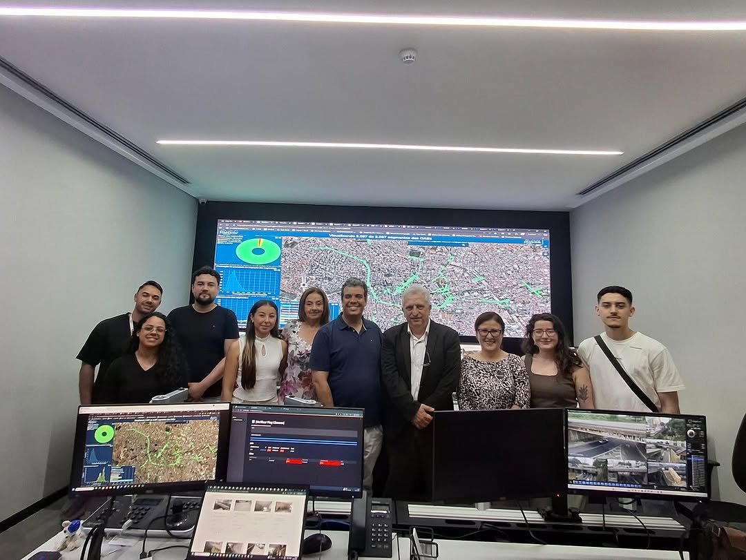 Las ingenieras Nancy Torres Castellanos y Sonia Jaimes Suárez, decanas de los programas de Ingeniería Civil e Ingeniería Industrial participaron en una misión académica en São Paulo, donde compartieron experiencias y buenas prácticas en formación, investigación y extensión universitaria. 💡
 
Durante la visita al Instituto Mauá de Tecnología y a entidades del Estado de São Paulo, se consolidaron alianzas, se impulsaron proyectos conjuntos y se fortalecieron los procesos de acreditación internacional ARCU-SUR. 💪
 
Además, continuamos promoviendo la movilidad académica: estudiantes del Instituto Mauá realizan intercambio en nuestra Escuela, mientras nuestros estudiantes Leydi Tatiana Velázquez de Ingeniería  Civil, y José Manuel López de Ingenieria Industrial. realizan un intercambio académico en  Mauá durante el periodo 2025-2 en el marco de la beca MARCA.

Agradecemos al @icetex_colombia por su apoyo en la financiación parcial de las movilidades internacionales de nuestras decanas y estudiantes, a través del programa Expertos Internacionales, en el marco del Programa de Reciprocidad para Extranjeros. 🤝🌎