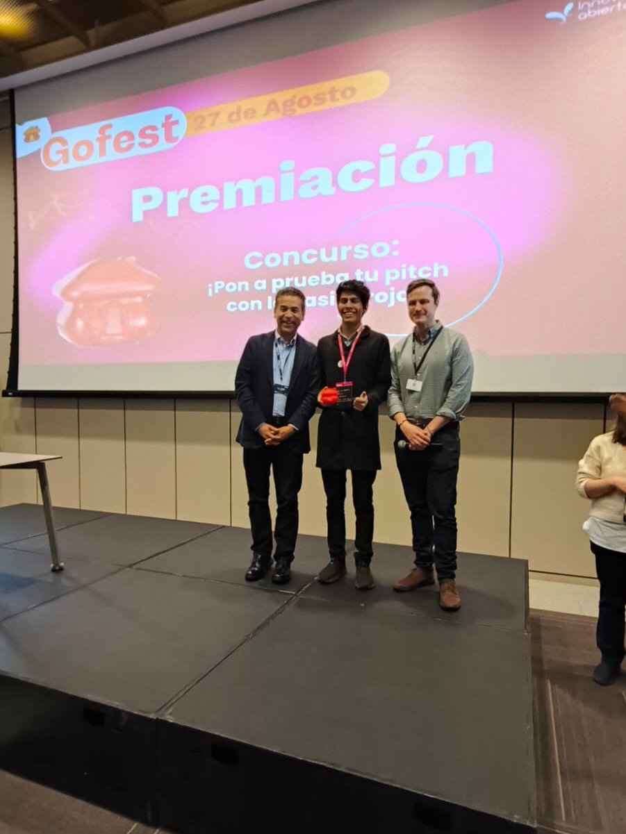 ¡Orgullo Escuela en el GOFest 2025!
Del 26 al 30 de agosto en Corferias, cuatro grupos representan a nuestra universidad con innovación y talento:

🔹 SenseLife – estudiantes de Ingeniería Electrónica
🔹Reasis – estudiantes de Ingeniería Biomédica
🔹 Tolisto – graduados de Ingeniería Industrial, Sistemas y Electrónica.
🔹 Factcil – graduados de Administración de Empresas.

Nos llena de orgullo anunciar que el equipo Reasis obtuvo el primer lugar en la competencia “Pon a prueba tu Pitch”, del Banco Davivienda, con su propuesta Reasis. 💡

@reasiscol