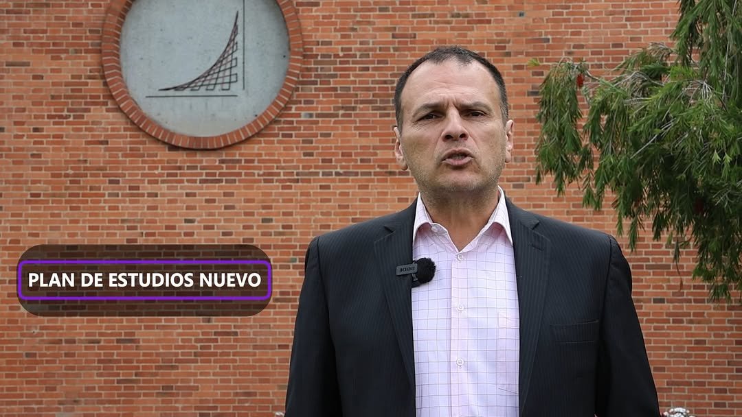 La Escuela continúa fortaleciendo los procesos de preparación profesional de nuestros estudiantes.

A partir del semestre 2026-01, el tradicional seminario SPIM se transformará en la asignatura PYLA, una materia de 2 créditos diseñada para desarrollar competencias socioemocionales, optimizar la hoja de vida y preparar entrevistas de manera efectiva.
Recuerda:
• Estudiantes de plan antiguo: deberán inscribir el seminario SPIM.
• Estudiantes de plan nuevo: deberán inscribir la asignatura PYLA, perteneciente al área de Desarrollo Humano y Deportes.

Consulta el video y entérate de todos los detalles para organizar tu horario.