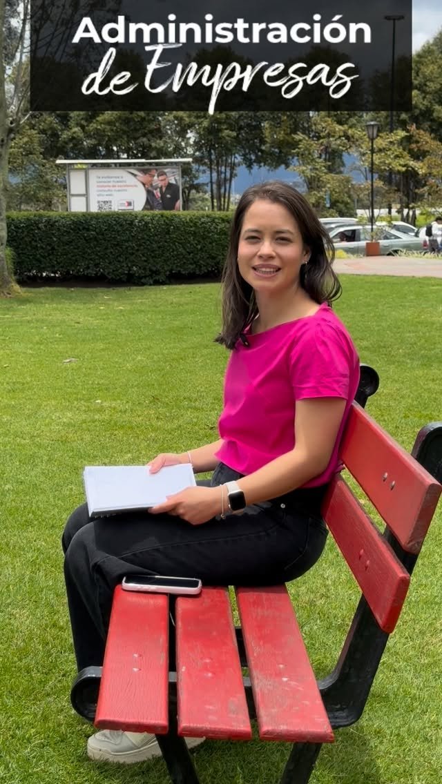 🤔¿Quieres liderar tu propio camino en el mundo empresarial? EstudiaAdministración de Empresas en la Escuela y hazlo posible. 🤩
