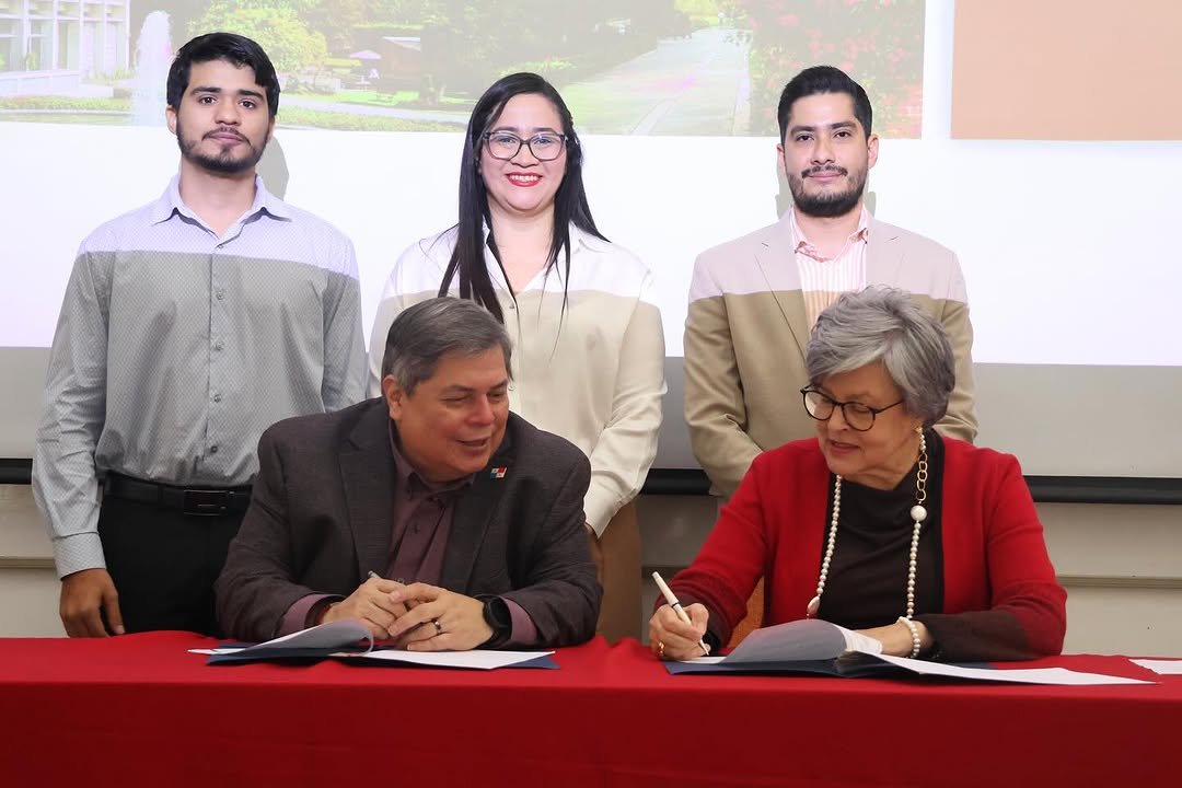 ¡Fortalecemos lazos internacionales! 🌎🤝
La Escuela recibió la visita de la Universidad de Panamá, con el propósito de formalizar nuestra alianza y promover programas de movilidad estudiantil entre ambas instituciones.

Durante la jornada se llevó a cabo la firma del convenio marco, un recorrido por el campus y los laboratorios de Ingeniería Civil, Ambiental e Industrial, donde nuestros invitados conocieron de cerca los proyectos, prácticas y espacios que impulsan la formación de nuestros estudiantes. 

 Un encuentro que refuerza nuestro compromiso con la cooperación académica y la internacionalización.