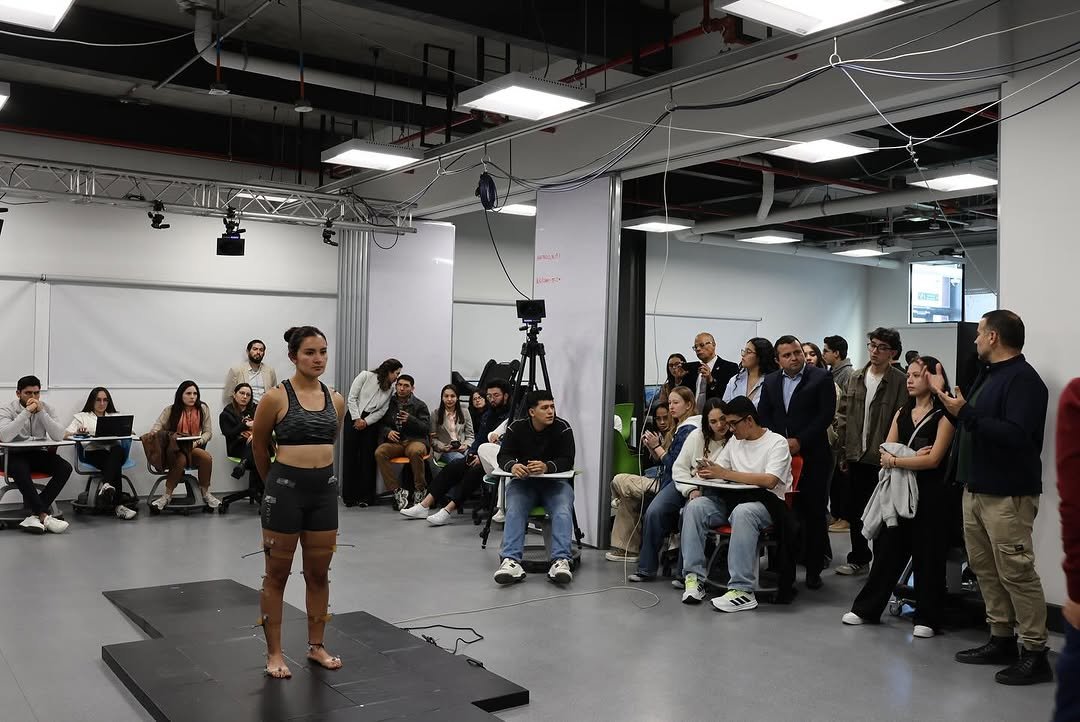 La Universidad Escuela Colombiana de Ingeniería fue sede del seminario internacional titulado “Tendencias y futuro en el análisis del movimiento humano con tecnología BTS”, el cual contó con la participación de destacadas autoridades académicas e institucionales, así como conferencistas nacionales e internacionales.

El objetivo principal del seminario fue divulgar los avances en el campo de la biomecánica aplicada al ser humano, tanto para las actividades de la vida diaria como para su aplicación en ambientes laborales y deportivos.

Ampliación de la nota en nuestro portal web: https://www.escuelaing.edu.co/es/noticias/tecnologia-bts-en-pleno-movimiento/

@biomedicaurescuela