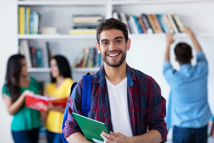 universitario joven.jpg