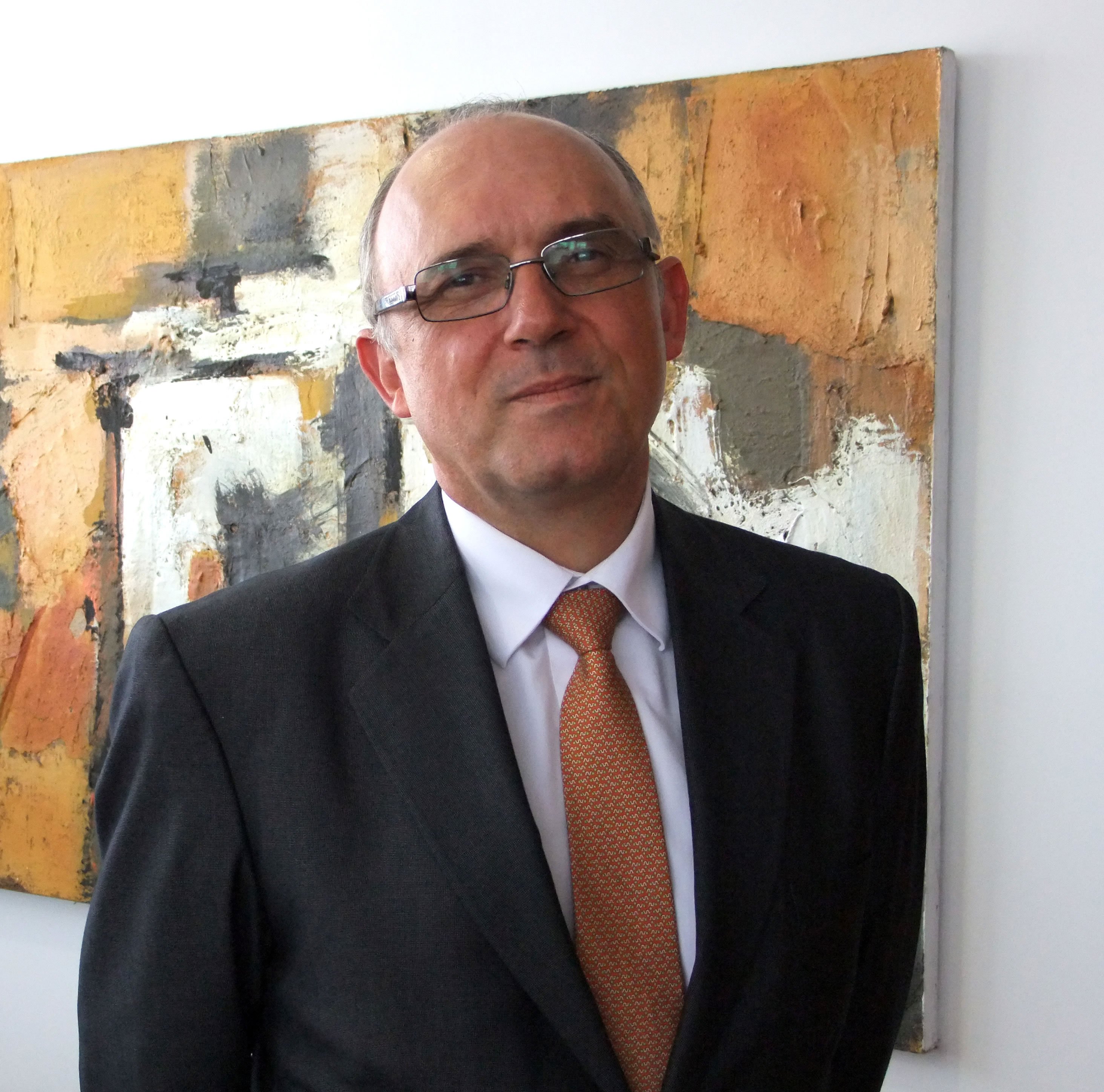 Dr. Javier Botero.jpg