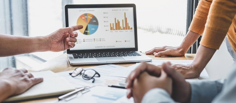 Feature engineering for machine learning and data analysis