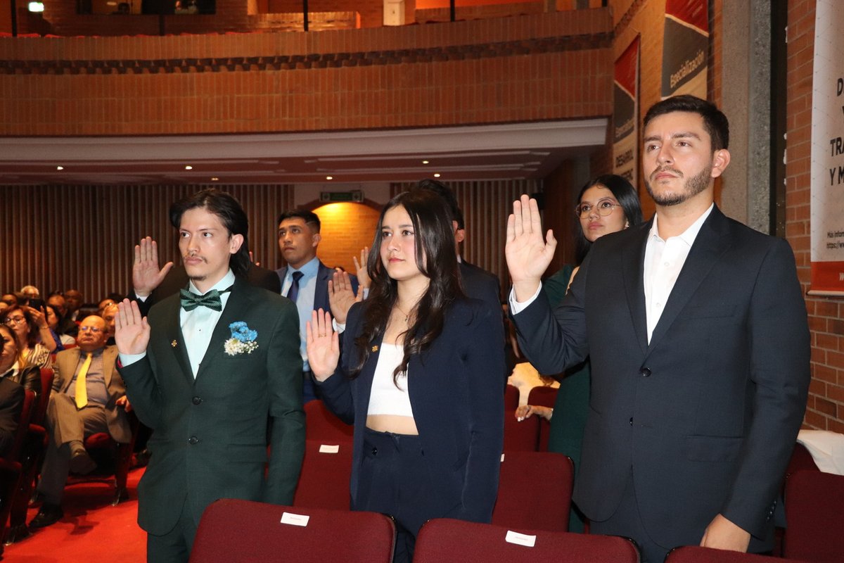 Grados Entrega de Diplomas 14 dic (3)