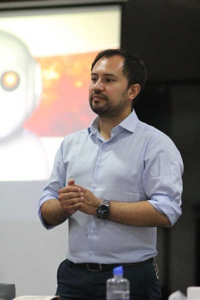 JUAN MANUEL LOPEZ1.JPG