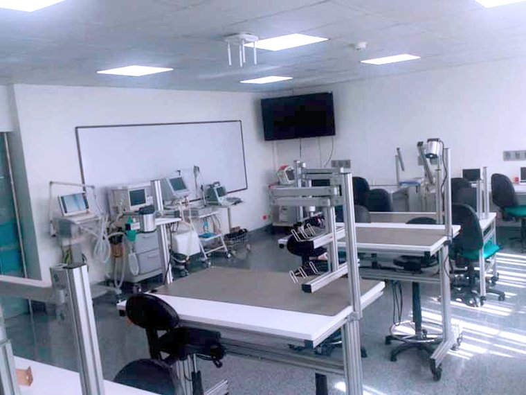 Laboratorio de ingeniería clínica.jpg