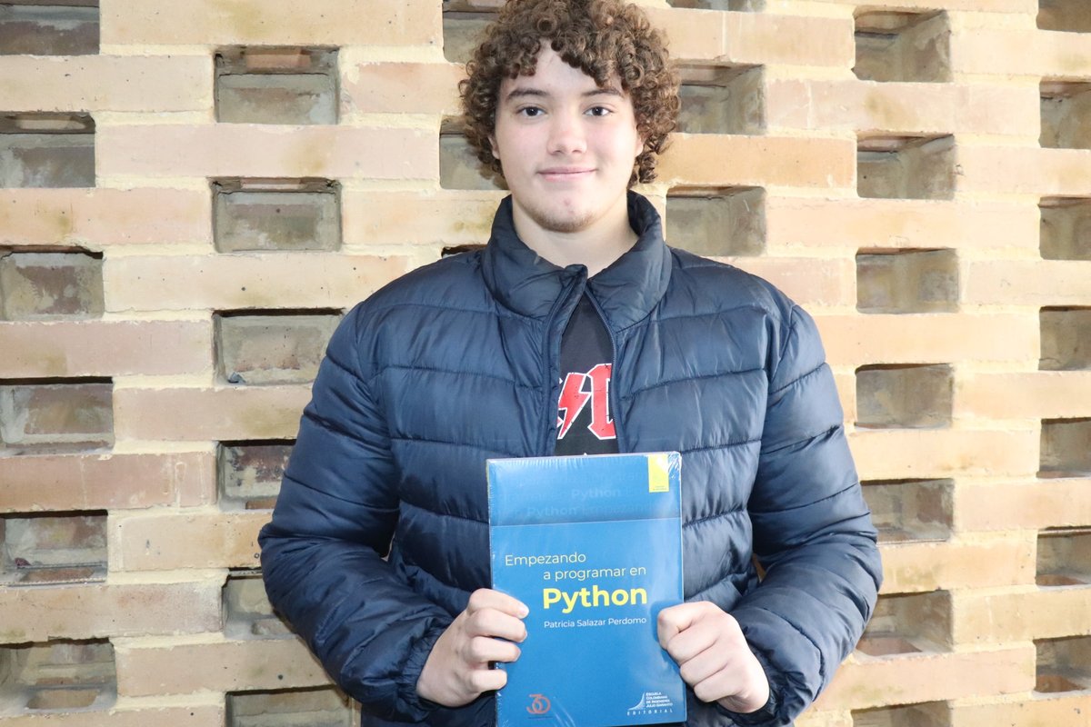 Lanzamiento del libro 'Empezando a programar en Phyton, ingeniera Patricia Salazar  (11)