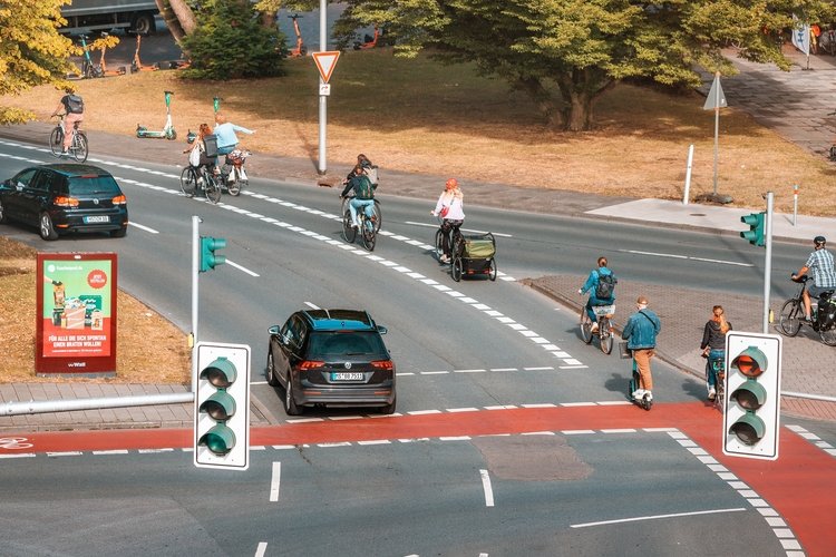 Seguridad vial y movilidad sostenible Un enfoque holístico en infraestructura y desarrollo humano
