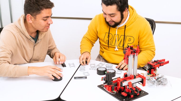 Julio Garavito Mesa de trabajo robot