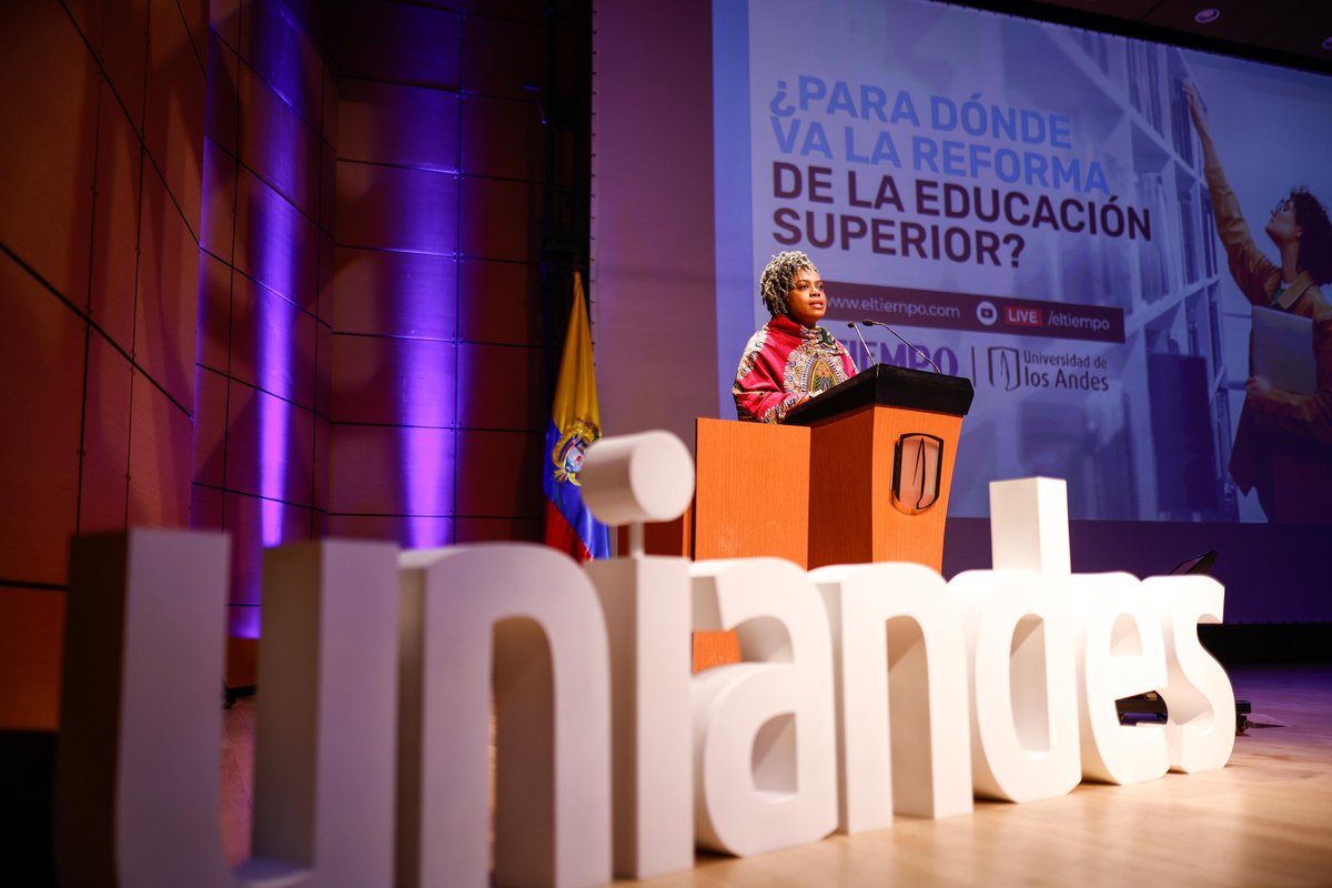 Aurora Vergara - Ministra de Educación