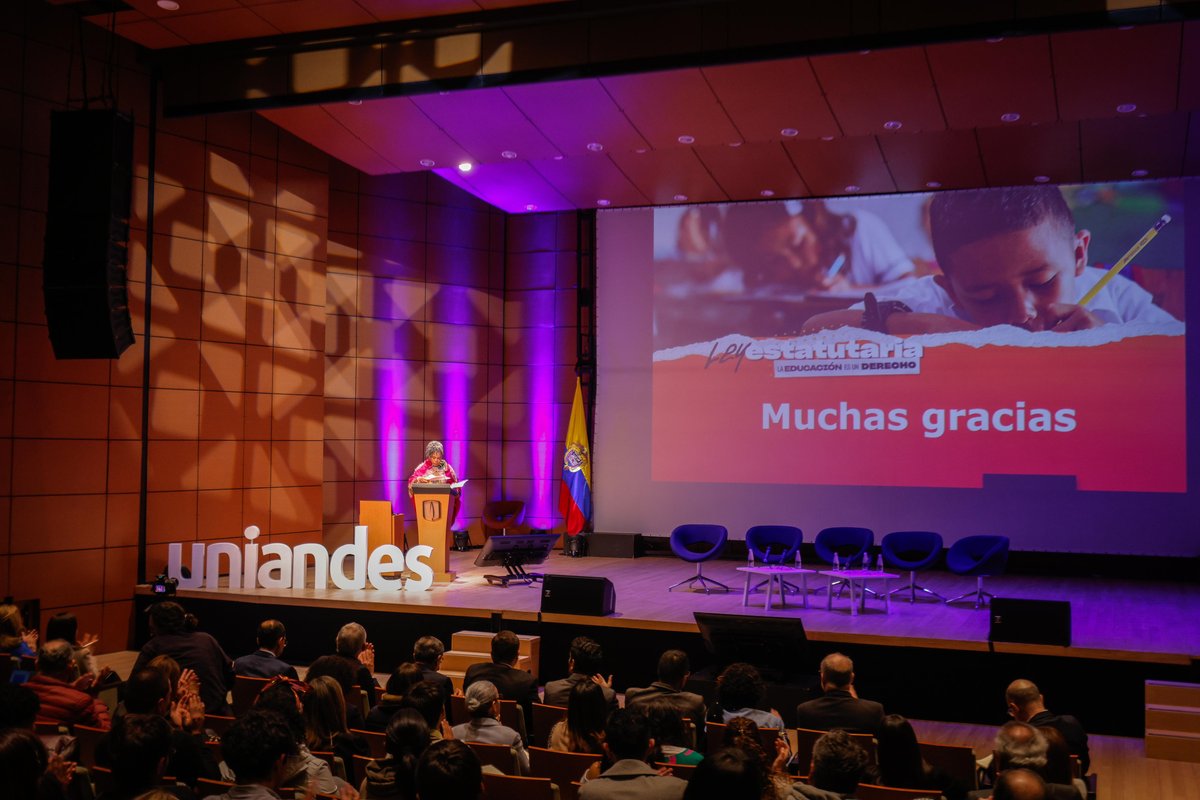 Aurora Vergara - Ministra de Educación