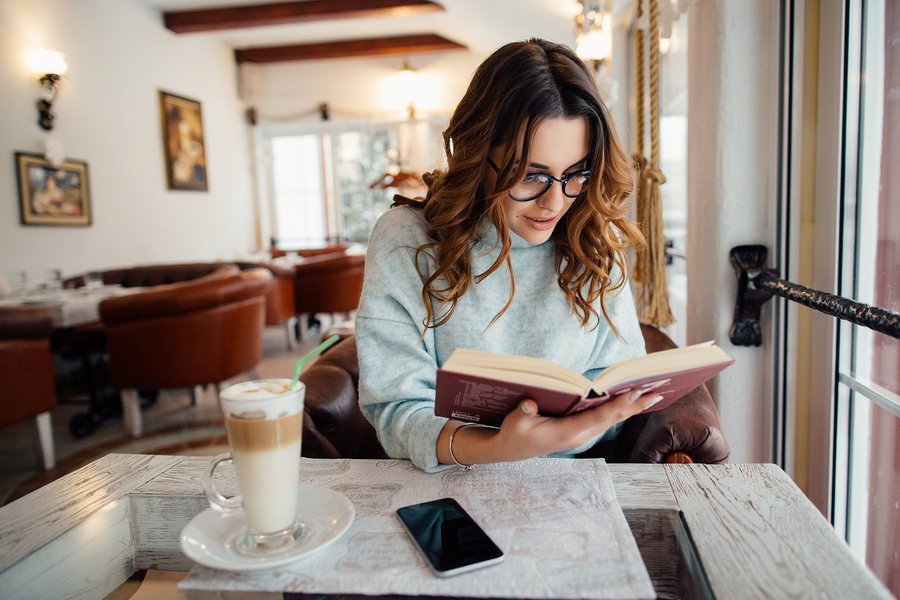 mujer leyendo.jpg